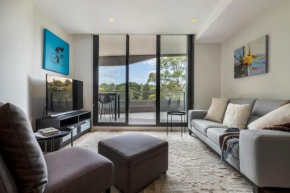 Peaceful 2 bedroom unit with Free parking